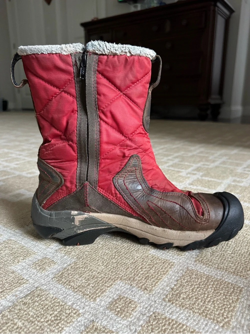 KEEN Betty Waterproof Winter Snow Boots Red Brown Insulated Women’s 9.5